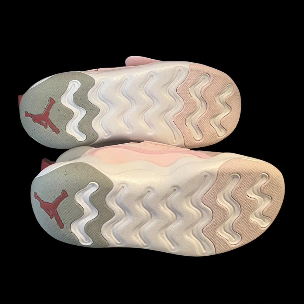 Jordan 23/7 V2 Pink Red Kids Sneakers - Size 1Y - NEW - Picture 3 of 5